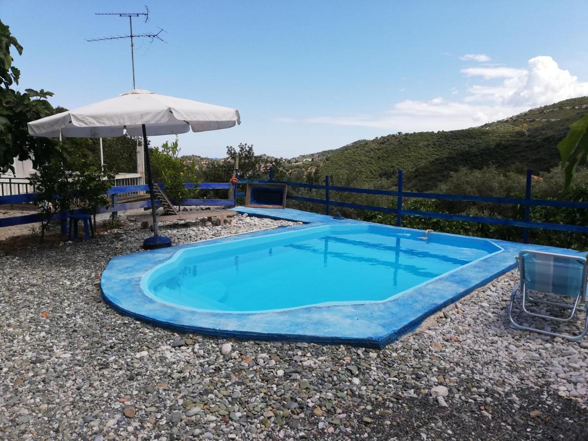 Leonidio Small Hause With Swimming Pool Villa Exterior foto